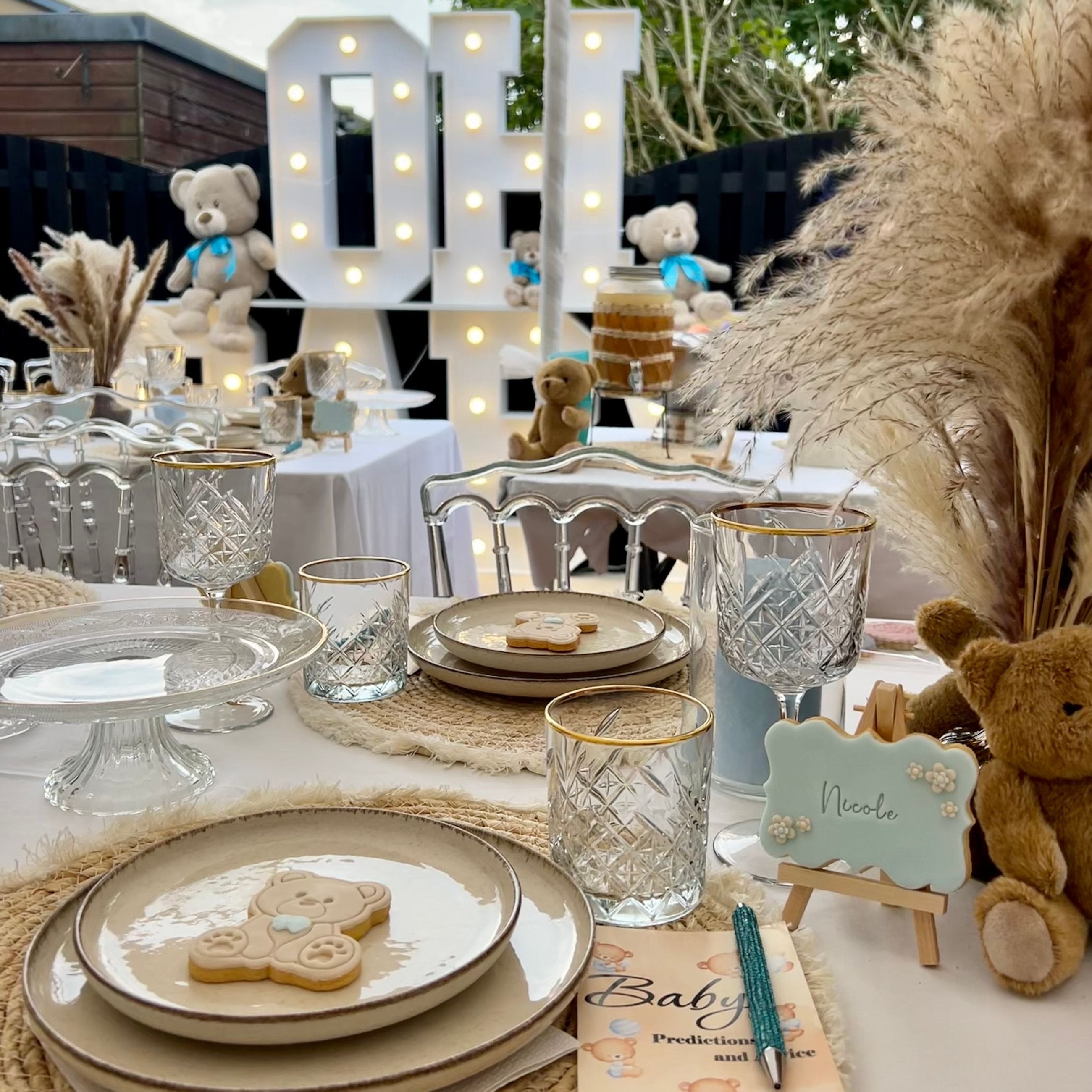 TeddyShower tafelsetting (25 personen) + OH BABY lichtletters